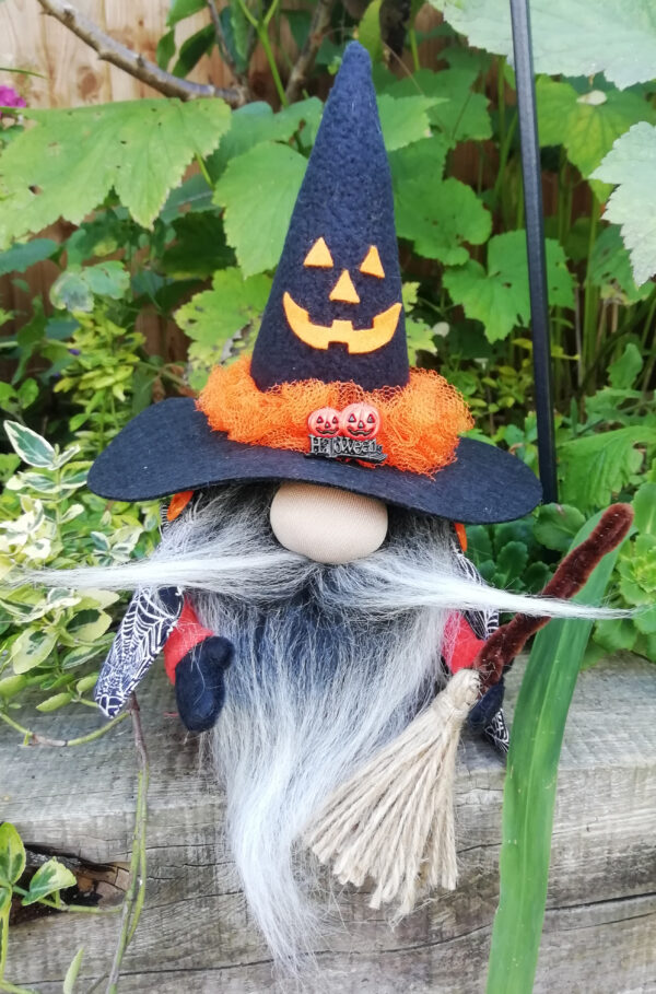 Endless Thread Halloween Pumpkin Gnome Pattern